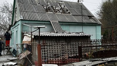 "Не знаю, як ми живі залишилися": у Запоріжжі ліквідовують наслідки російського обстрілу "Не знаю, як ми живі залишилися": у Запоріжжі ліквідовують наслідки російського обстрілу