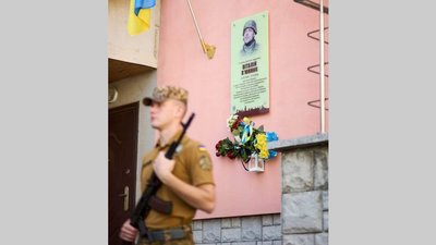 Віталій В'юнник, меморіальна дошка, Франківськ, відкриття