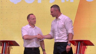 В’ячеслав Анатолійович та боксерська рукавичка: як УДАР і «Рідний дім» підписали угоду про співпрацю