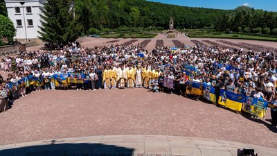 Проща у Зарваниці на Тернопільщині