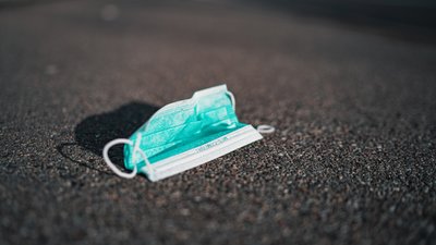 Використані хмельничанами маски та гумові рукавички захоронюють на полігоні
