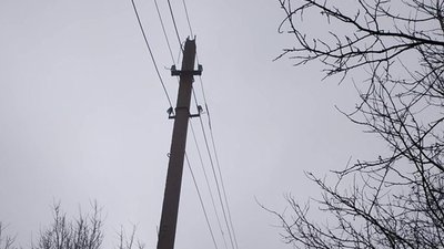 10 днів без світла: Енергетики відновили пошкоджену обстрілами лінію електропередач у Золотому-4 10 днів без світла: Енергетики відновили пошкоджену обстрілами лінію електропередач у Золотому-4