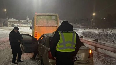 На трасах Миколаївщини через снігопад ускладнений рух — Нацполіція На трасах Миколаївщини через снігопад ускладнений рух — Нацполіція