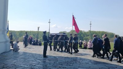 У Чернігові попрощалися з сержантом Павлом Колесником У Чернігові попрощалися з сержантом Павлом Колесником