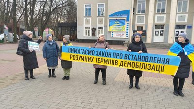 У Хмельницькому рідні військовослужбовців вимагали їх демобілізації