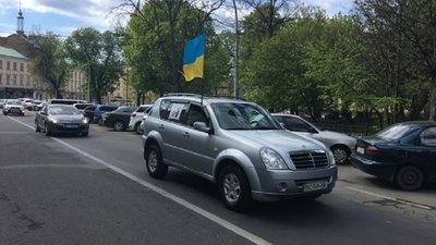 Вимагали відкрити магазини та ринки: у центрі Львова протестували підприємці