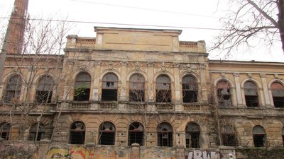 В Одесі обвалилася закинута будівля фабрики морозива В Одесі обвалилася закинута будівля фабрики морозива