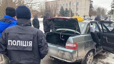 Зарізав та закопав в снігу: на Чернігівщині затримали таксиста підозрюваного у вбивстві пасажира