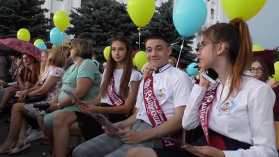 У Сватовому відбувся загальний випускний вечір У Сватовому відбувся загальний випускний вечір