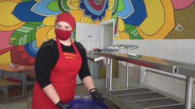 Для тернопільських школярів готують їжу за новим меню Для тернопільських школярів готують їжу за новим меню