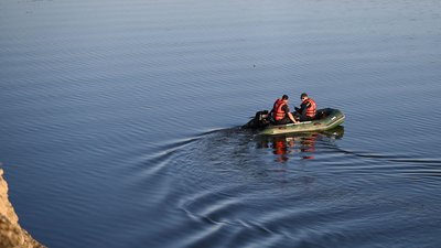 Човен рятувальників на Дністрі