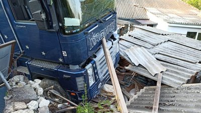 Захотів покататися: на Вінниччині поліцейські затримали викрадача вантажівки Захотів покататися: на Вінниччині поліцейські затримали викрадача вантажівки