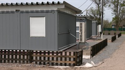 Громадянин Швейцарії власним коштом встановив модульне містечко в селі Красне на Чернігівщині Громадянин Швейцарії власним коштом встановив модульне містечко в селі Красне на Чернігівщині