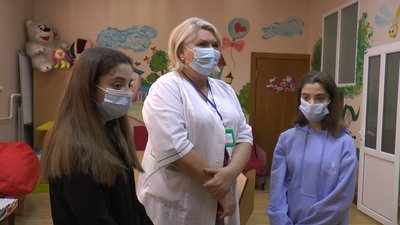 "Людина має робити добро". Як сестри-близнючки з Франківська збирають гроші для онкохворих діток "Людина має робити добро". Як сестри-близнючки з Франківська збирають гроші для онкохворих діток