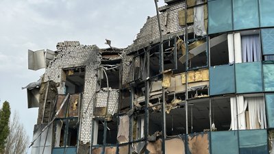 Російський безпілотник влучив у будівлю телекомпанії у Кременчуці: що розповіли очевидці