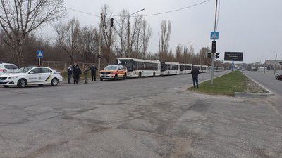 Маріупольці повідомили, що військові РФ обстріляли гуманітарну колону, яка рухалася в бік Запоріжжя — радник мера