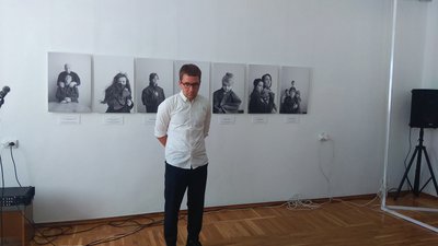У кітелі: витавку світлин загиблих Героїв презентували у Черкасах У кітелі: витавку світлин загиблих Героїв презентували у Черкасах