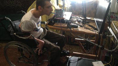 На тепловізори та байрактар: Володимир Малуха з Полтавщини, який має ДЦП, збирає гроші для ЗСУ На тепловізори та байрактар: Володимир Малуха з Полтавщини, який має ДЦП, збирає гроші для ЗСУ
