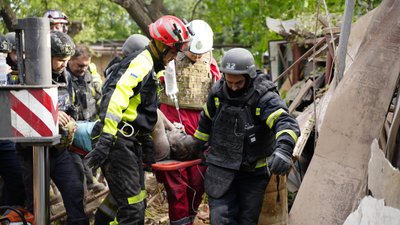 Рятувальна операція, розбір завалів, люди, удар КАБ, Харків, рятувальники