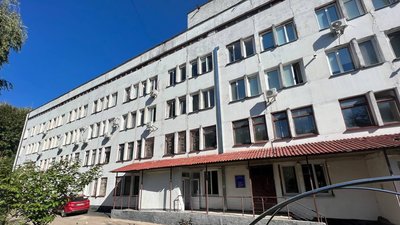 Одна з будівель першої міської лікарні Одна з будівель першої міської лікарні