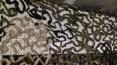 Плели, плетемо і будемо плести до перемоги! У Миколаєві жінки виготовляють маскувальні сітки