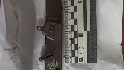 На Сумщині взяли під варту чоловіка за напад на перехожих з ножем