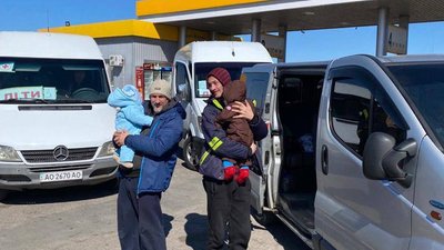 Понад 60 миколаївських малюків евакуювали на захід України