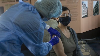У Чернівецькому університеті від COVID вакцинували працівників та студентів У Чернівецькому університеті від COVID вакцинували працівників та студентів
