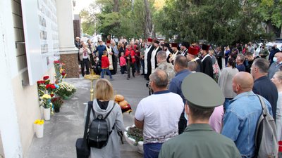 В Одесі відкрили “Стіну пам’яті” загиблих українських військових, в церкві заявили про провокації В Одесі відкрили “Стіну пам’яті” загиблих українських військових, в церкві заявили про провокації