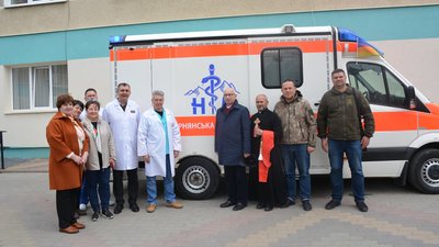 Надвірнянська лікарня отримала реанімобіль від меценатів із Лондона