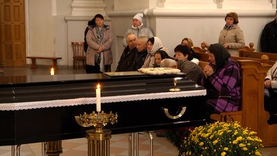 Був волонтером, пішов на фронт – у Житомирі попрощалися із загиблим військовим Анатолієм Антоневським Був волонтером, пішов на фронт – у Житомирі попрощалися із загиблим військовим Анатолієм Антоневським