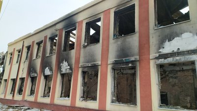 Окупанти обстрілами знищили ліцей в Черкаській Лозовій на Харківщині Окупанти обстрілами знищили ліцей в Черкаській Лозовій на Харківщині