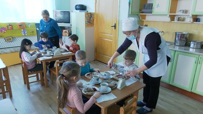 За Клопотенком. Як в Івано-Франківську школи та дитсадки перейшли на нове меню За Клопотенком. Як в Івано-Франківську школи та дитсадки перейшли на нове меню
