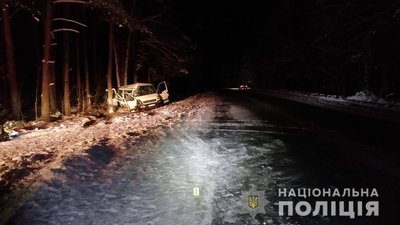 На Рівненщині бус зі Сходу врізався у дерева та перекинувся, є постраждалі – поліція На Рівненщині бус зі Сходу врізався у дерева та перекинувся, є постраждалі – поліція