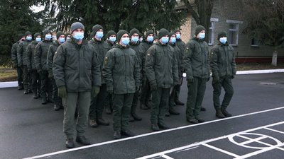 "Таку кількість звільняють вперше". На Вінниччині 60 нацгвардійців вирушили додому