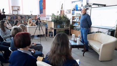 У Хмельницькому презентували книгу про героя російсько-української війни
