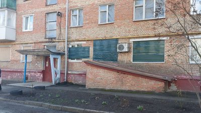 У Сумах багатоповерхівка понад місяць без газу та вікон через вибухову хвилю від обстрілу У Сумах багатоповерхівка понад місяць без газу та вікон через вибухову хвилю від обстрілу
