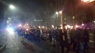 У Черкасах смолоскипною ходою відзначили день народження Степана Бандери У Черкасах смолоскипною ходою відзначили день народження Степана Бандери