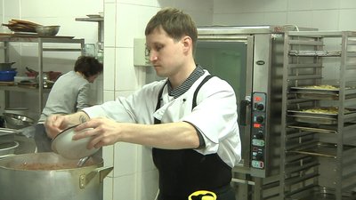 Як у Запоріжжі працює шелтер для вимушених переселенців