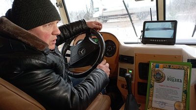 Житель Тернопільщини продає сконструйований позашляховик "Україна", щоб допомоги ЗСУ Житель Тернопільщини продає сконструйований позашляховик "Україна", щоб допомоги ЗСУ