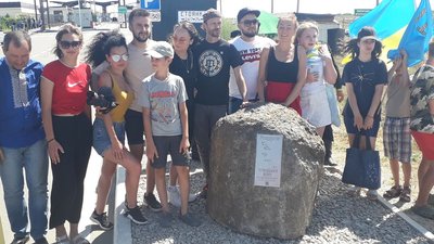 На КПВВ "Каланчак" відкрили пам'ятний знак "Чумацький шлях"