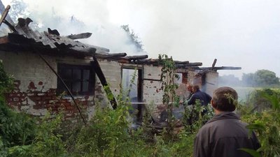 Зранку військові РФ обстріляли три громади на Сумщині, зайнялися пожежі Зранку військові РФ обстріляли три громади на Сумщині, зайнялися пожежі