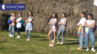 У селі Сад під Сумами відбувся дитячий показ мод, щоб привернути увагу до екології У селі Сад під Сумами відбувся дитячий показ мод, щоб привернути увагу до екології