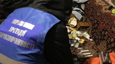 У Кропивницькому поліцейські затримали чоловіка, підозрюваного у продажі наркотиків