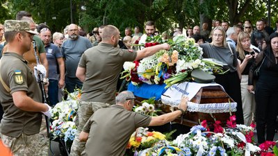 В Ужгороді попрощалися з полеглим захисником Євгеном Гайдуком В Ужгороді попрощалися з полеглим захисником Євгеном Гайдуком