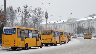 У Полтаві перевізник протестував під стінами міськради через розривання договору У Полтаві перевізник протестував під стінами міськради через розривання договору