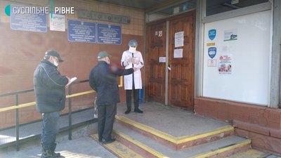 Стало відомо, де працює інфікована COVID-19 лікарка з Рівного Стало відомо, де працює інфікована COVID-19 лікарка з Рівного