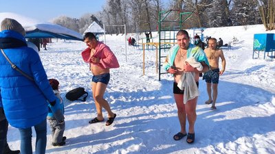 Хресна хода і пірнання: як лучани святкують Водохреще
