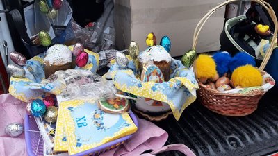 Печуть паски під звуки обстрілів: як святкуватимуть Великдень у прифронтовому Оріхові Печуть паски під звуки обстрілів: як святкуватимуть Великдень у прифронтовому Оріхові