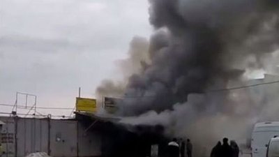 У Черкасах горів торговельний контейнер: власник отримав опіки У Черкасах горів торговельний контейнер: власник отримав опіки